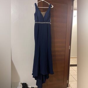 Stunning David’s Bridal Size 2 Gown Embellished Belt & Tail, Perfect for Prom